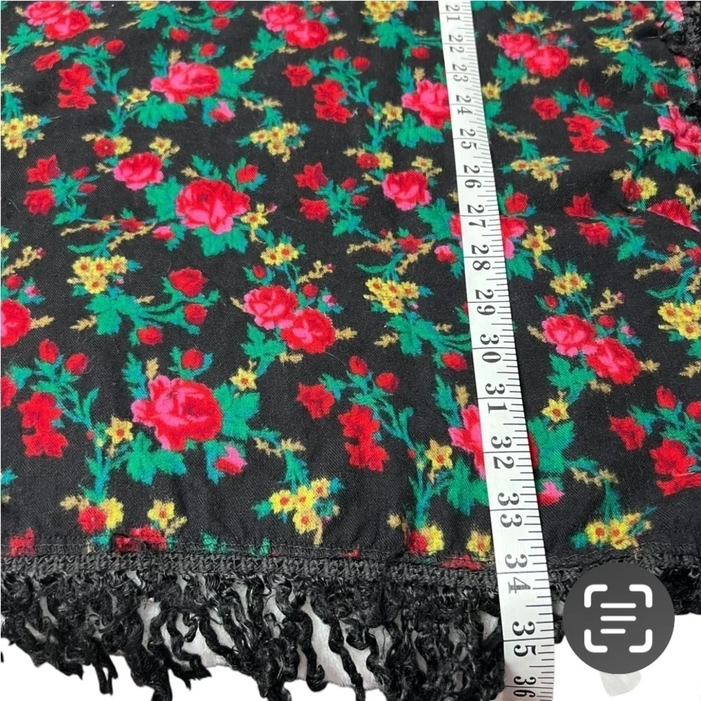 VTG Cottagecore Black Red Roses Cotton Tablecloth 33”x34” Shabby Chic Farmhouse